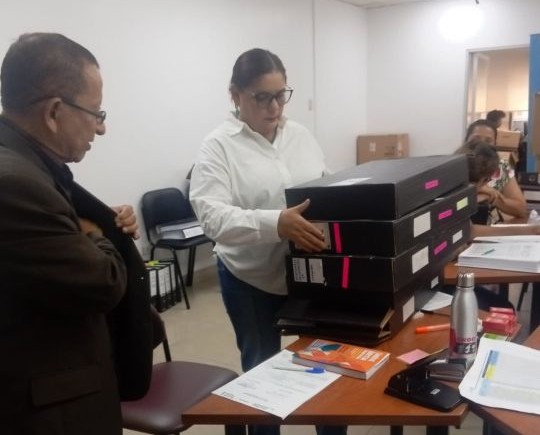 Impulso digital donó laptops al ISTT